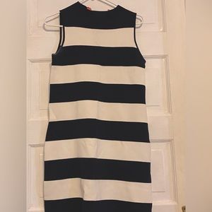 Eliza J Size 6, sleeveless dress, Navy, White with Pink lining on a gold zipper.
